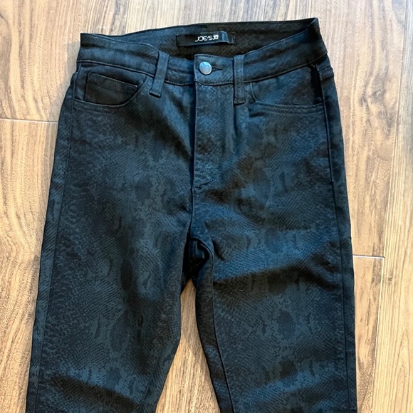 Joe's high rise skinny jeans snake print Size 24 - Picture 1 of 5